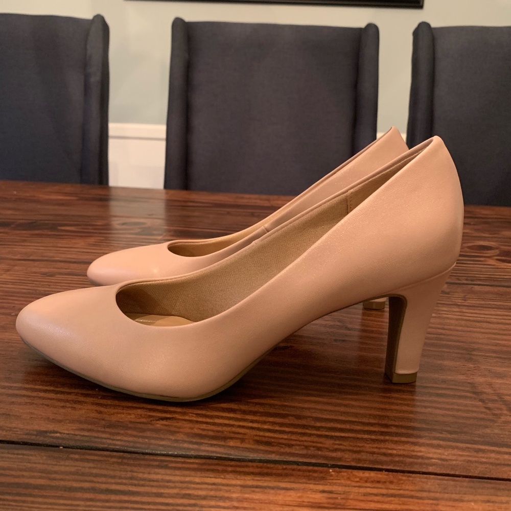 Blush pumps, size 9